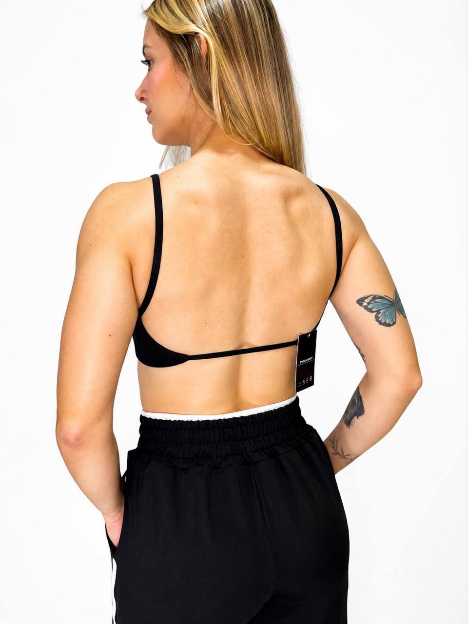 Top Essential preto, detalhe das costas